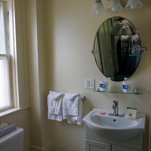 Classic Room Curwen House NO PETS